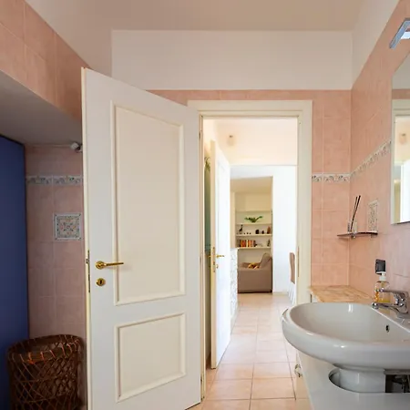 Lägenhet La Casa Di Ben Giardino Sul Mare