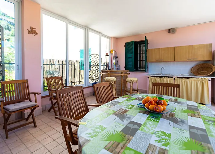 Lägenhet La Casa Di Ben Giardino Sul Mare